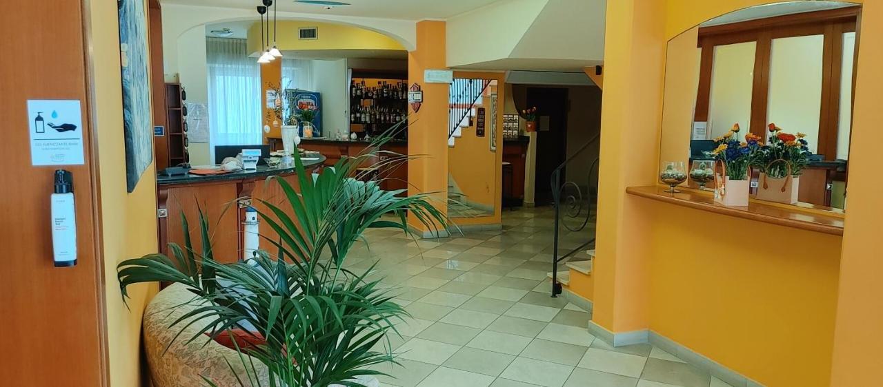 בלריה-איגאה מרינה Hotel Adriatico מראה חיצוני תמונה