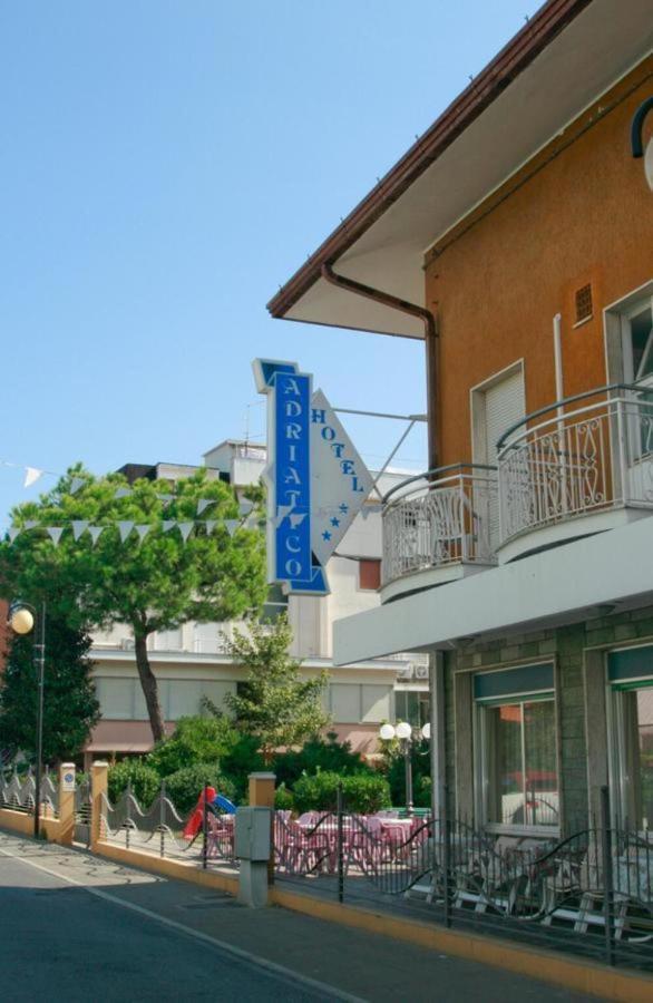 בלריה-איגאה מרינה Hotel Adriatico מראה חיצוני תמונה