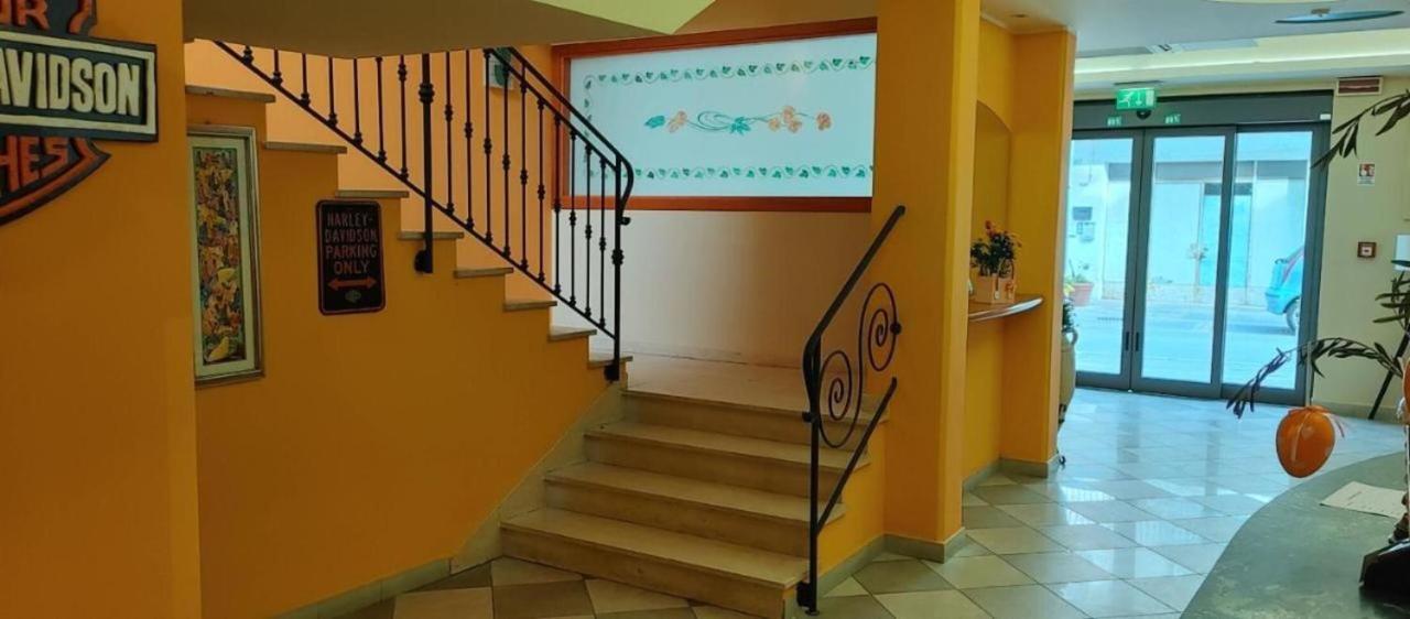בלריה-איגאה מרינה Hotel Adriatico מראה חיצוני תמונה