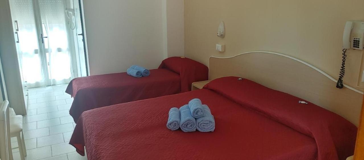 בלריה-איגאה מרינה Hotel Adriatico מראה חיצוני תמונה