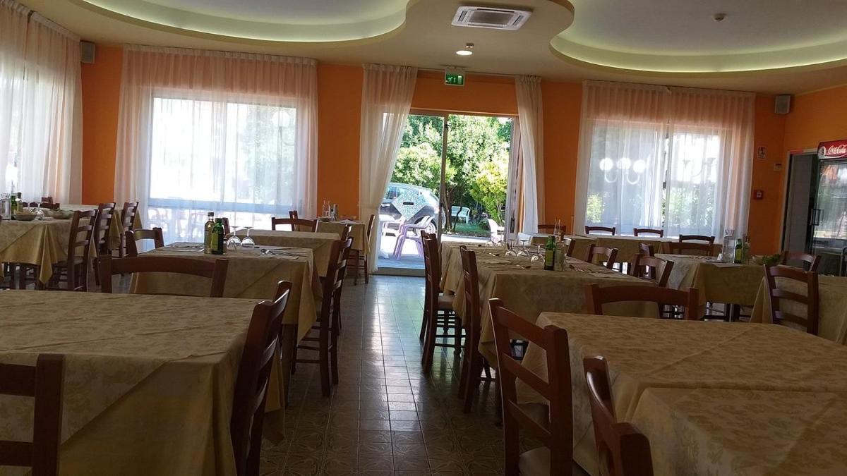 בלריה-איגאה מרינה Hotel Adriatico מראה חיצוני תמונה